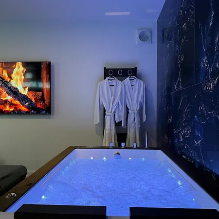 With Private Hot Tub 30 Min From Paris
