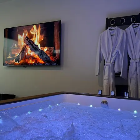 With Private Hot Tub 30 Min From Paris Holiday home *